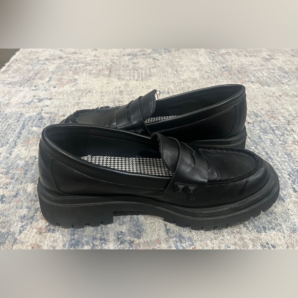 Seychelles Classic Black Leather Loafers - Picture 7 of 8